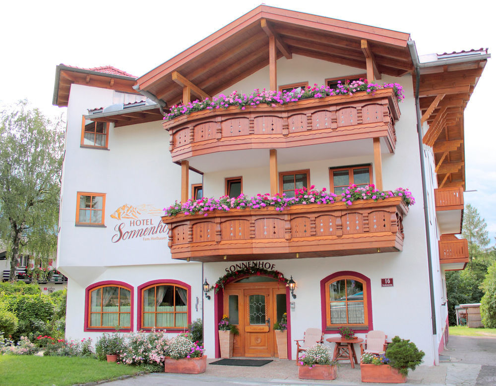 Hotel Sonnenhof - Bed & Breakfast & Appartements Mutters Exterior photo